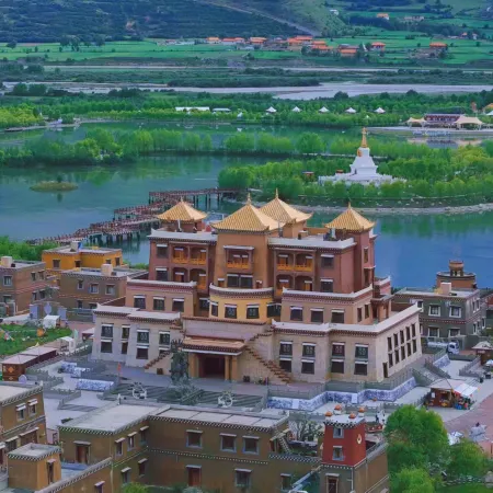 Roblin Hot Spring Hotel in Gesar Wangcheng, Ganzi County