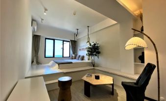 Three Cats Inn on Wailing Ding Island