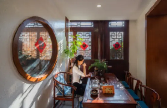 聚和·Holiday丨納西庭院度假人文美宿（麗江古城木府南門店）