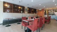 RedDoorz Plus at MM Hotel Las Pinas