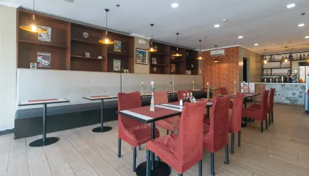 RedDoorz Plus @ MM Hotel Las Pinas