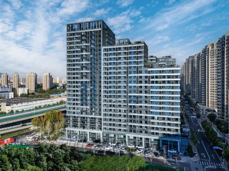 Bianyu E-Sports Hotel (Jinan Huashan Uni Mall) Отели рядом с достопримечательностью «Hua Hill»