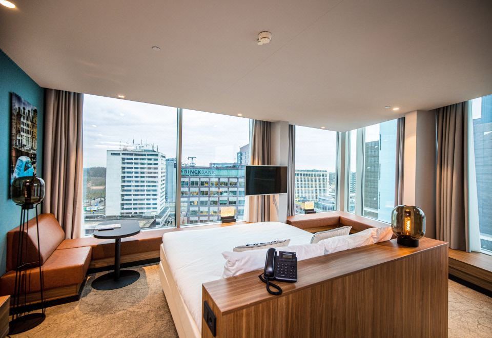 5. 반 데 팔크 호..