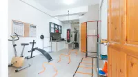 RedDoorz Plus near Tambo Paranaque - نادي رياضي