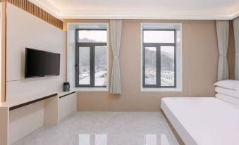 Holiday Inn Companion Mountain