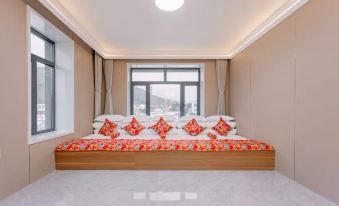 Holiday Inn Companion Mountain