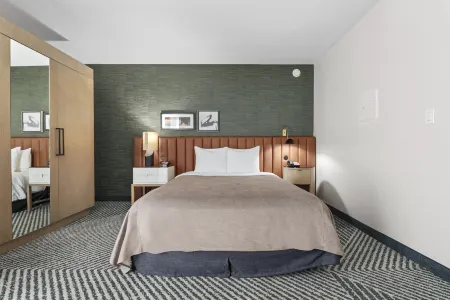 รอยัลพาเลซ เวสต์วูด