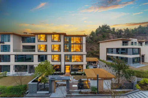 Enshi Tonghui Xiyuan Homestay - Bares