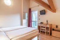 Hotel Garnì Maria Hotels in Monclassico