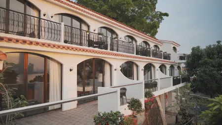 Pousada De Sao Tiago Отели рядом с достопримечательностью «Библиотека Хо Дун»