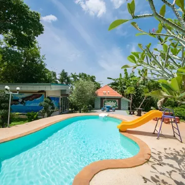 Tontarn Resort and Spa Отели рядом с достопримечательностью «Донсак пир»