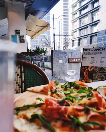 Weiting Qingju Hotel (Shanghai Jing'an Temple Natural History Museum ) Отели рядом с достопримечательностью «The Great Affection of Liuhuizhi Toward the Book Collecting Tower»