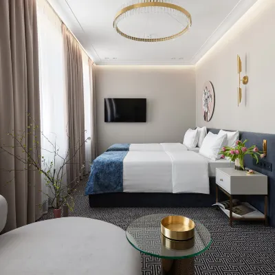 Helen Hotel 鄰近庫恩斯特卡梅拉博物館的酒店