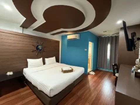 Bed by Cruise Hotel at Samakkhi-Tivanont