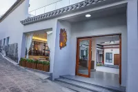 Tengchong pillow breeze Inn