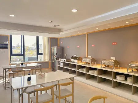 Vienna Hotel (Jieyang Jiexi Mianhu Branch) Отели в г. Цзиеси