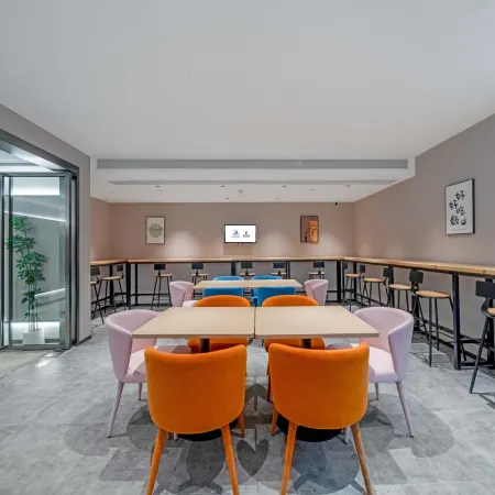 Jinjiang Hotel (Hangzhou West Lake Cultural Plaza Subway Station) Отели рядом с достопримечательностью «Городской больница в нижнем городке, Чжэнчжоу»