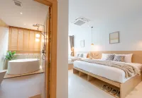 White Villa Jomtien Beach - Villas