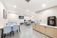 Luoyang Yunji Hotel (High-speed Railway Longmen Station Baolong Plaza)
