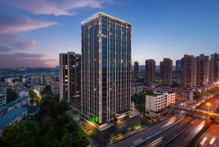 Days Hotel by Wyndham Zhuzhou Shifeng Отели рядом с достопримечательностью «Shifeng Park»