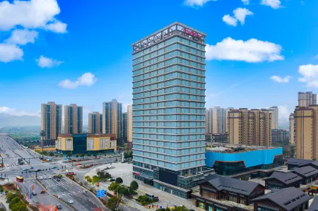 Hampton by Hilton Yichun High-speed Railway Station Отели рядом с достопримечательностью «Yichun University Vocational and Technical College»