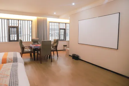 Xiping Yixin Hotel Отели рядом со станцией Xiping Railway Station