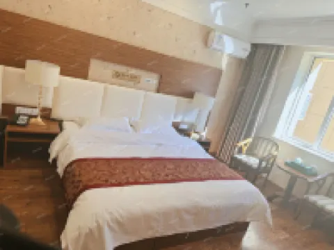 โรงแรม ฮอลิเดย์ เปิ่นซี กรีน สโตน วัลเลย์ น้ำพุร้อน