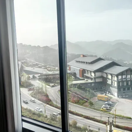 Xijiang Zhixi Hotel (Qianhu Miaozhai West Gate Tourist Service Center)
