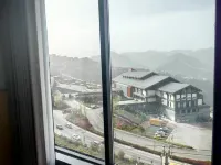 Xijiang Zhixi Hotel (Qianhu Miaozhai West Gate Tourist Service Center) - Mountain view
