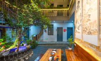Floral Hotel·Light and Shadow Poet Chuangcheng Cottage (Changting Ancient City Store)