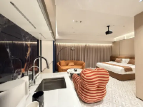 Wanguo Blue Sea Hotel (Lovers Road Jiuzhou Bay)