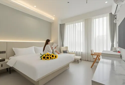 Jinting Chain. Southern Hotel (Zhanggongqiao Food Street Leshan Giant Buddha Branch)