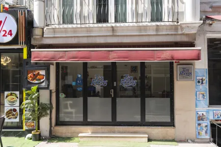 Ten Rooms Istanbul Hotel