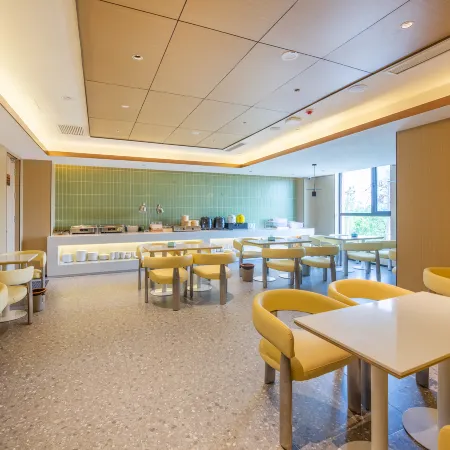 IU Hotel (Lingshou Shijiazhuang Railway Vocational and Technical College Store)