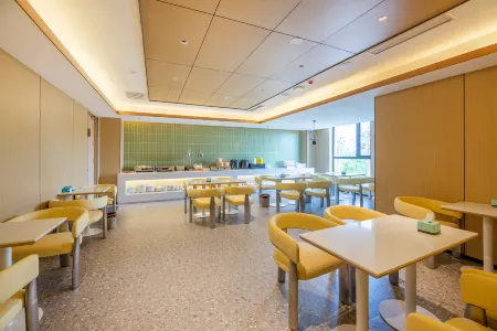 IU Hotel (Lingshou Shijiazhuang Railway Vocational and Technical College Store)