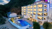 Dream Residence Yangshuo Hot Spring Resort Hotel (Ten Mile Gallery Yulonghe Branch) Hotels in 