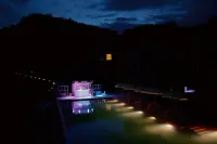 Huarong Light Stay · Tonglu