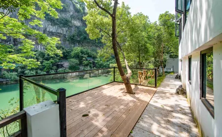 Taofanting Riverside Homestay (Sanyou Cave Scenic Area) Отели рядом с достопримечательностью «The Xiling Gorge “Happy Valley”»