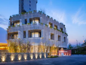 펀지 호텔, 진수이 공원, 짜오양 인민정부, 짜오양