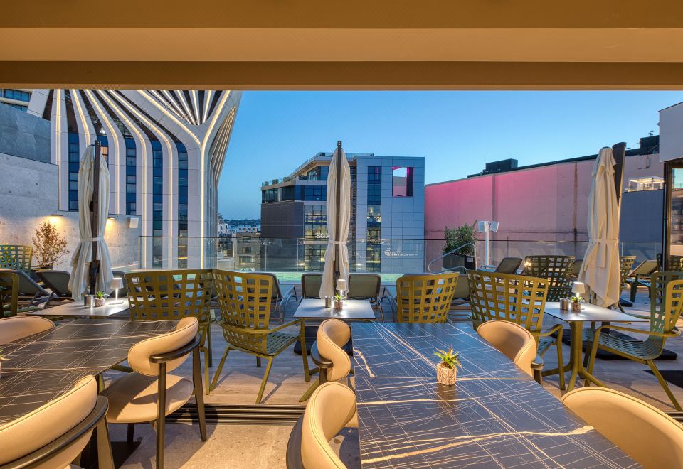 VITA Hotel & Rooftop