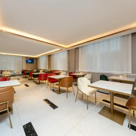 White Magnolia Business Hotel (Linxia Peony Square Branch)