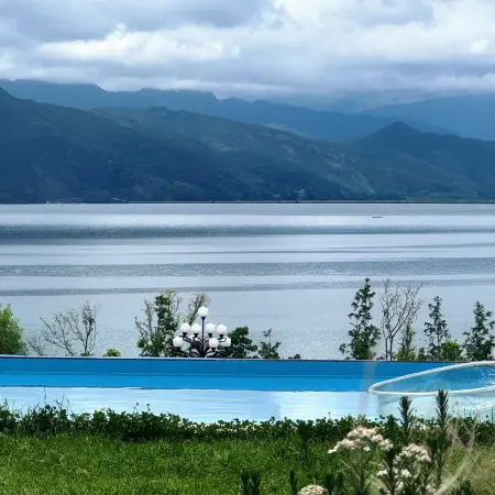 Lugu Lake suven Resort
