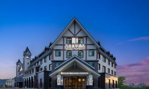 Wanda Moments Hot Spring Hotel (Tourism Service Center of West Changbai Mountain)