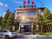 Global 60,000 Miles International Hotel (Shangri-La Dukezong Ancient City) Hotel berhampiran Diqing Museum