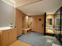 LANZE HOTEL Hotel di Ngawa