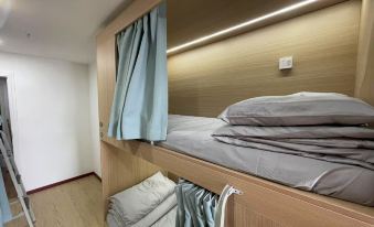 Three Points Land Male Youth Hostel