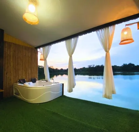 Baanrimnam Resort Lopburi Отели в г. Чай Бадан