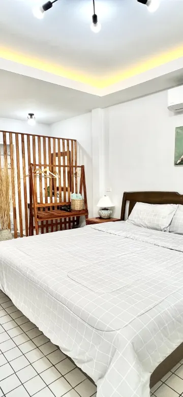 ห้องมาตรฐานเตียงคิงไซส์พร้อมระเบียง (B)