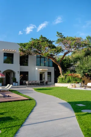 Yunqi Fenglinli Pool Resort Homestay (Yanji Chaoyangchuan Airport High speed Railway Station Branch) Отели рядом с достопримечательностью «College Town Wanghong Wall»