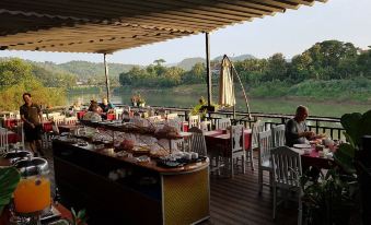 Merry Riverside Hotel